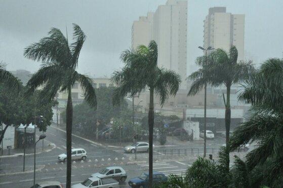 Inmet emite alertas de perigo para chuvas intensas em Sorriso e mais 136 cidades de MT